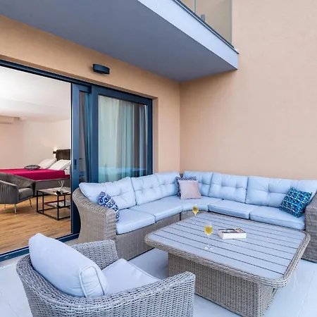 In With Sauna Hébergement de vacances Sreser