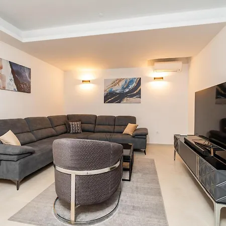 Vikendica In With Sauna *